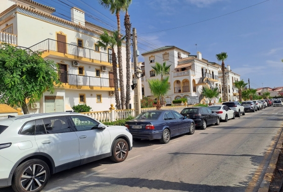 Resale - Apartment / flat - La Mata