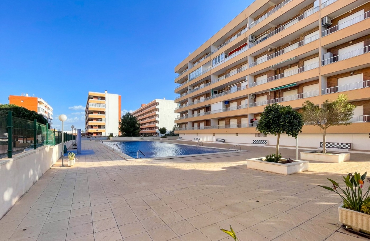 Resale - Apartment / flat - Torrevieja - Punta Prima