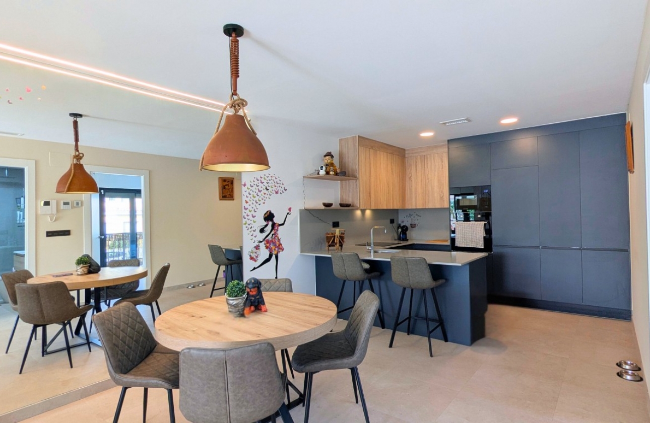 Resale - Apartment / flat - Lo Crispin