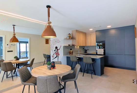 Resale - Apartment / flat - Lo Crispin