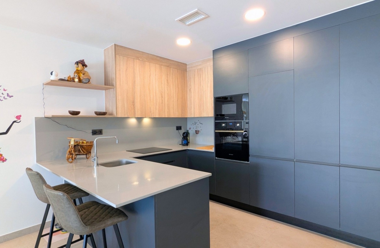 Resale - Apartment / flat - Lo Crispin