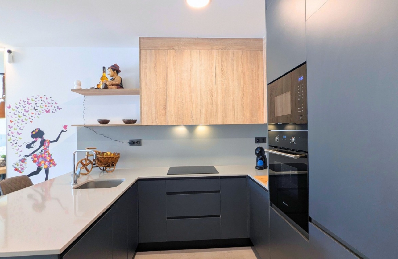 Resale - Apartment / flat - Lo Crispin