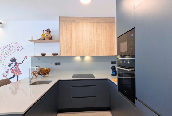 Resale - Apartment / flat - Lo Crispin