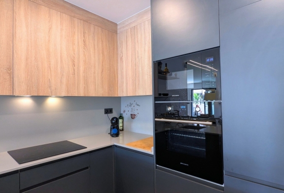 Resale - Apartment / flat - Lo Crispin