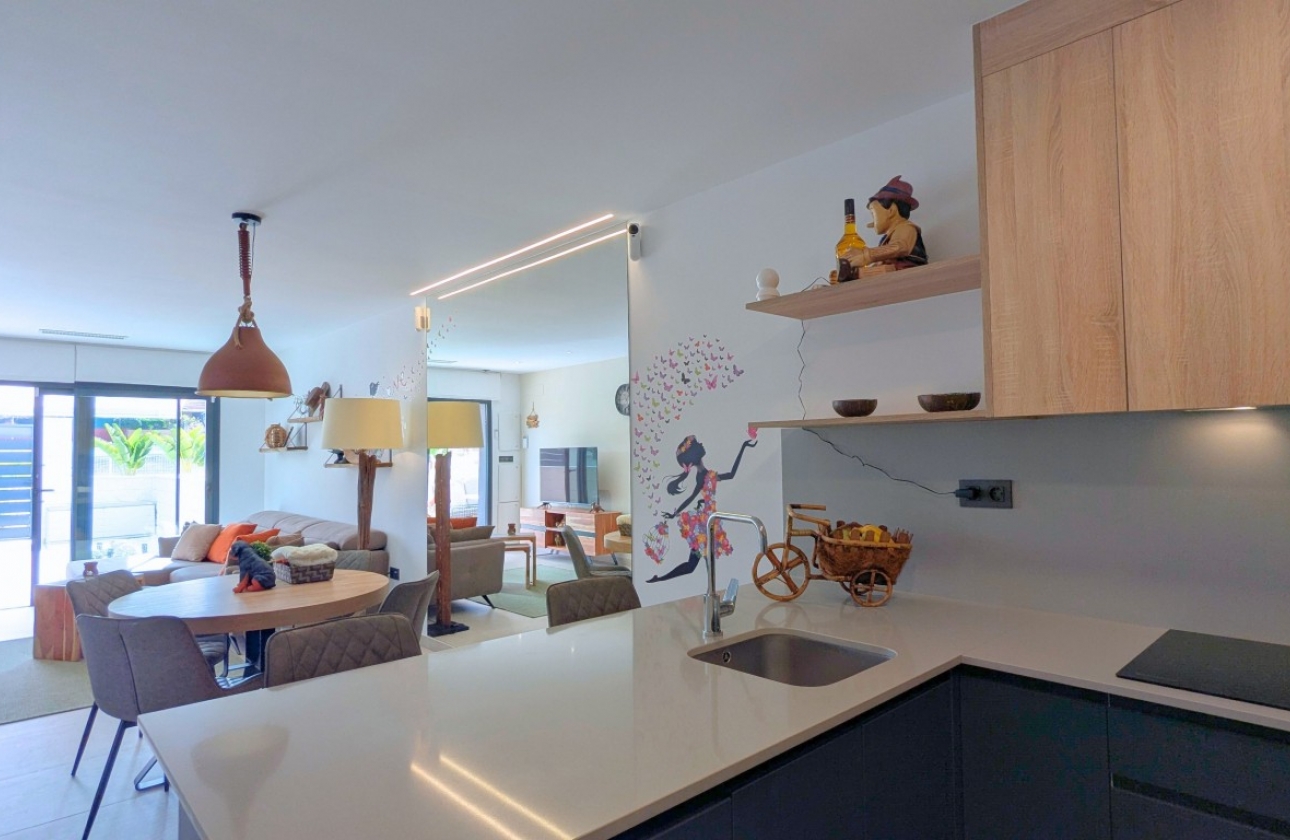 Resale - Apartment / flat - Lo Crispin