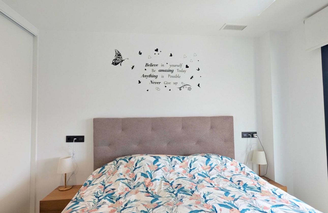 Resale - Apartment / flat - Lo Crispin