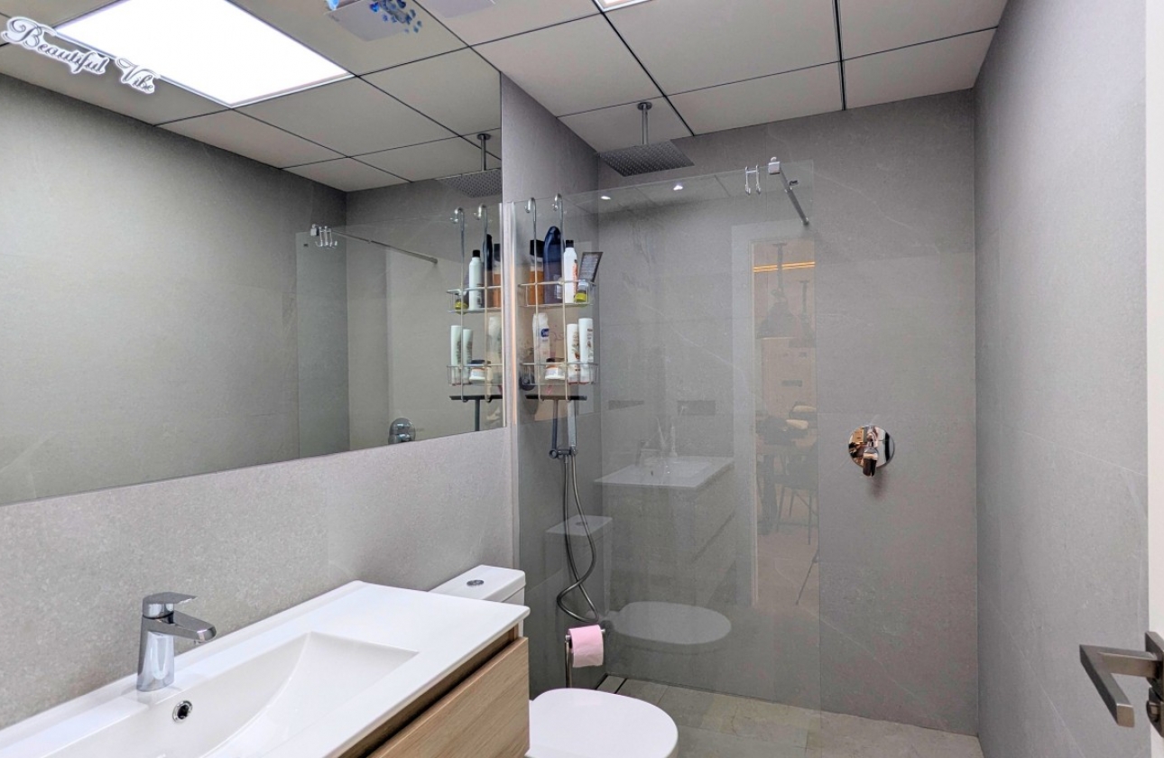 Resale - Apartment / flat - Lo Crispin