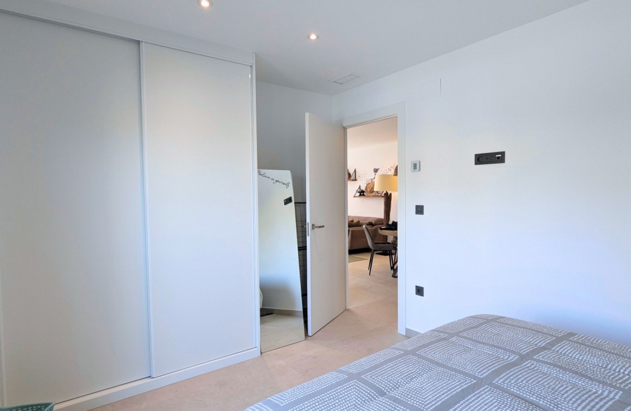 Resale - Apartment / flat - Lo Crispin
