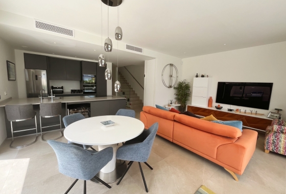 Resale - Villa - Los Montesinos - La Herrada