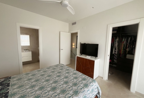 Resale - Villa - Los Montesinos - La Herrada
