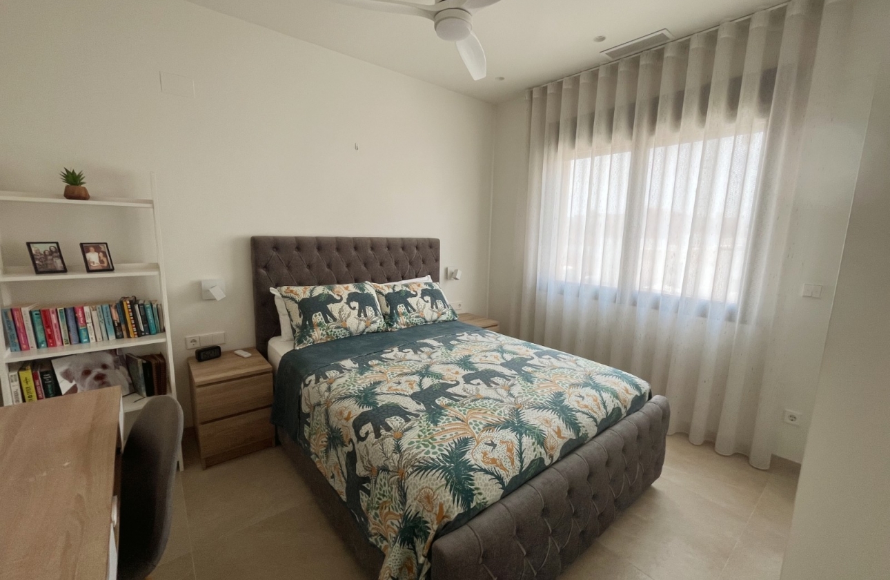 Resale - Villa - Los Montesinos - La Herrada