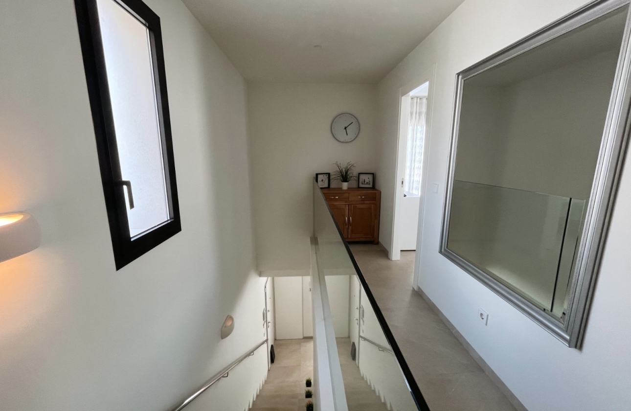 Resale - Villa - Los Montesinos - La Herrada