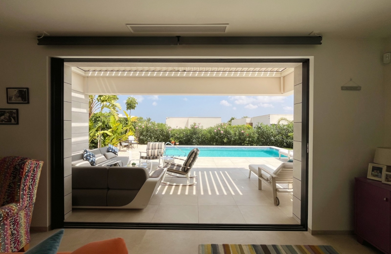 Resale - Villa - Los Montesinos - La Herrada