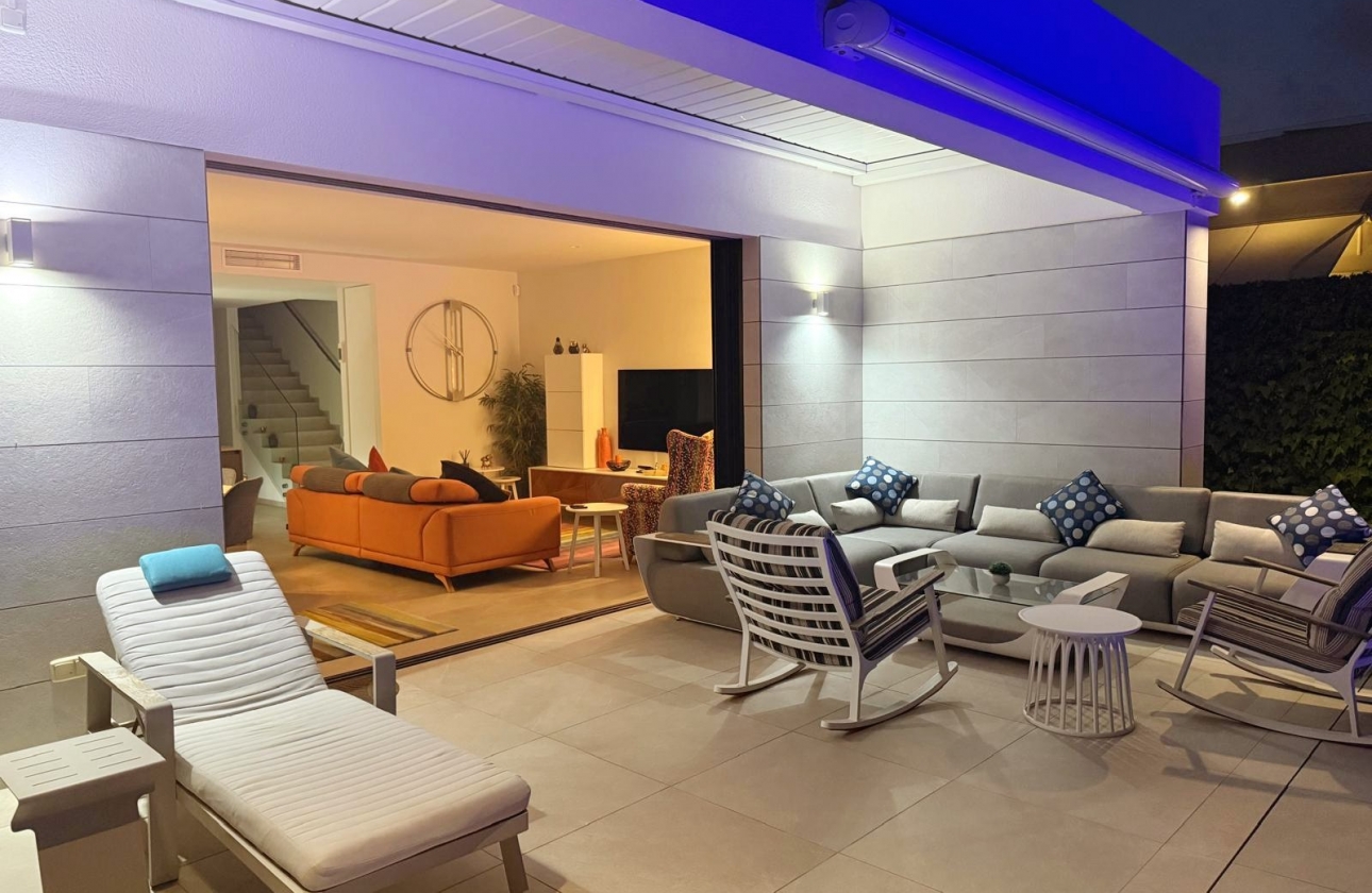 Resale - Villa - Los Montesinos - La Herrada