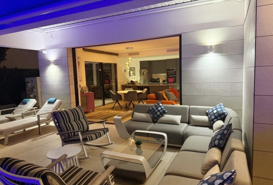 Resale - Villa - Los Montesinos - La Herrada