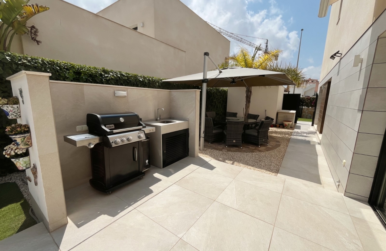 Resale - Villa - Los Montesinos - La Herrada