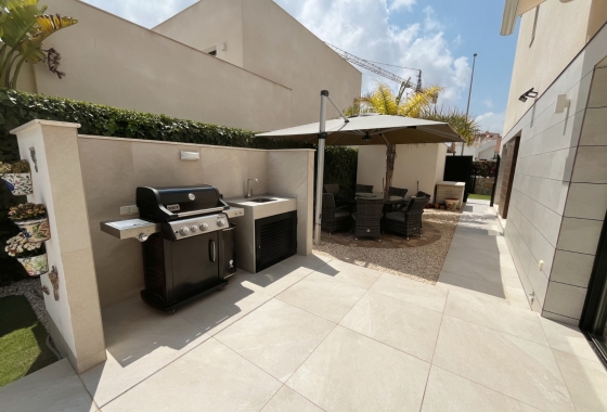 Resale - Villa - Los Montesinos - La Herrada