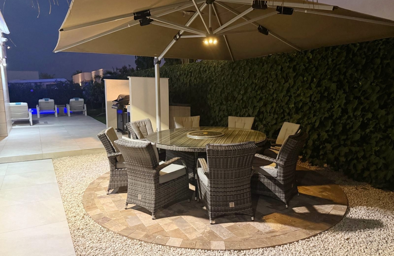 Resale - Villa - Los Montesinos - La Herrada