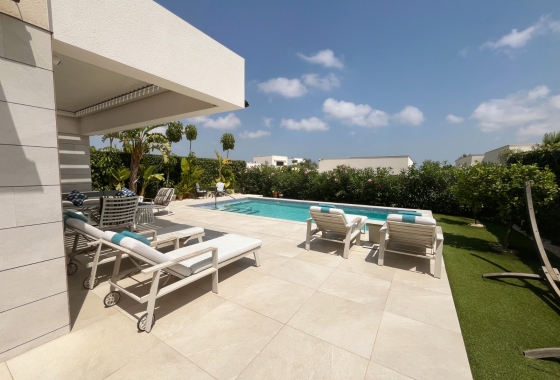 Resale - Villa - Los Montesinos - La Herrada