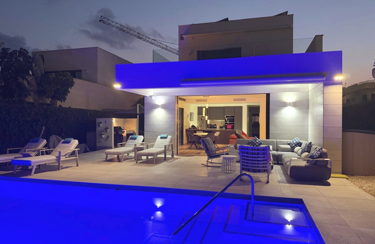 Resale - Villa - Los Montesinos - La Herrada