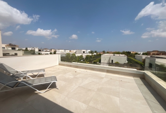 Resale - Villa - Los Montesinos - La Herrada