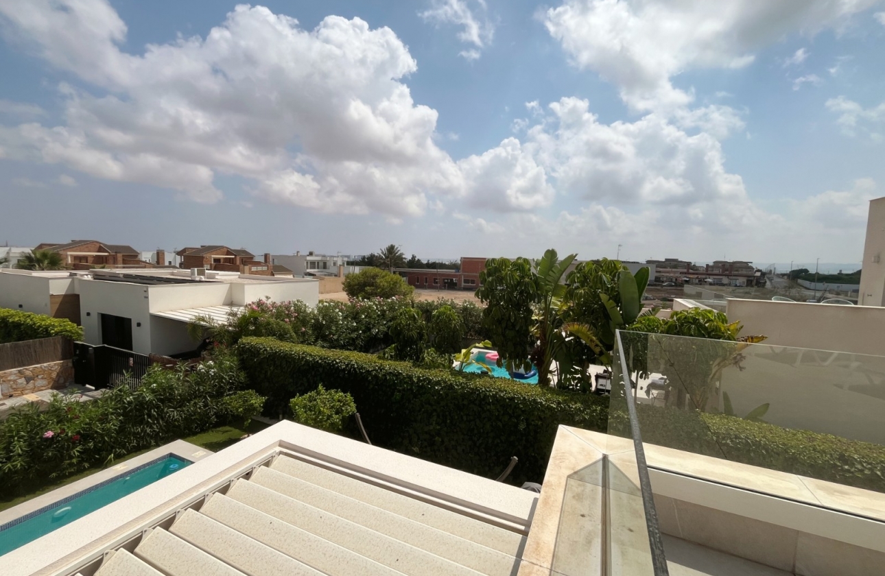 Resale - Villa - Los Montesinos - La Herrada
