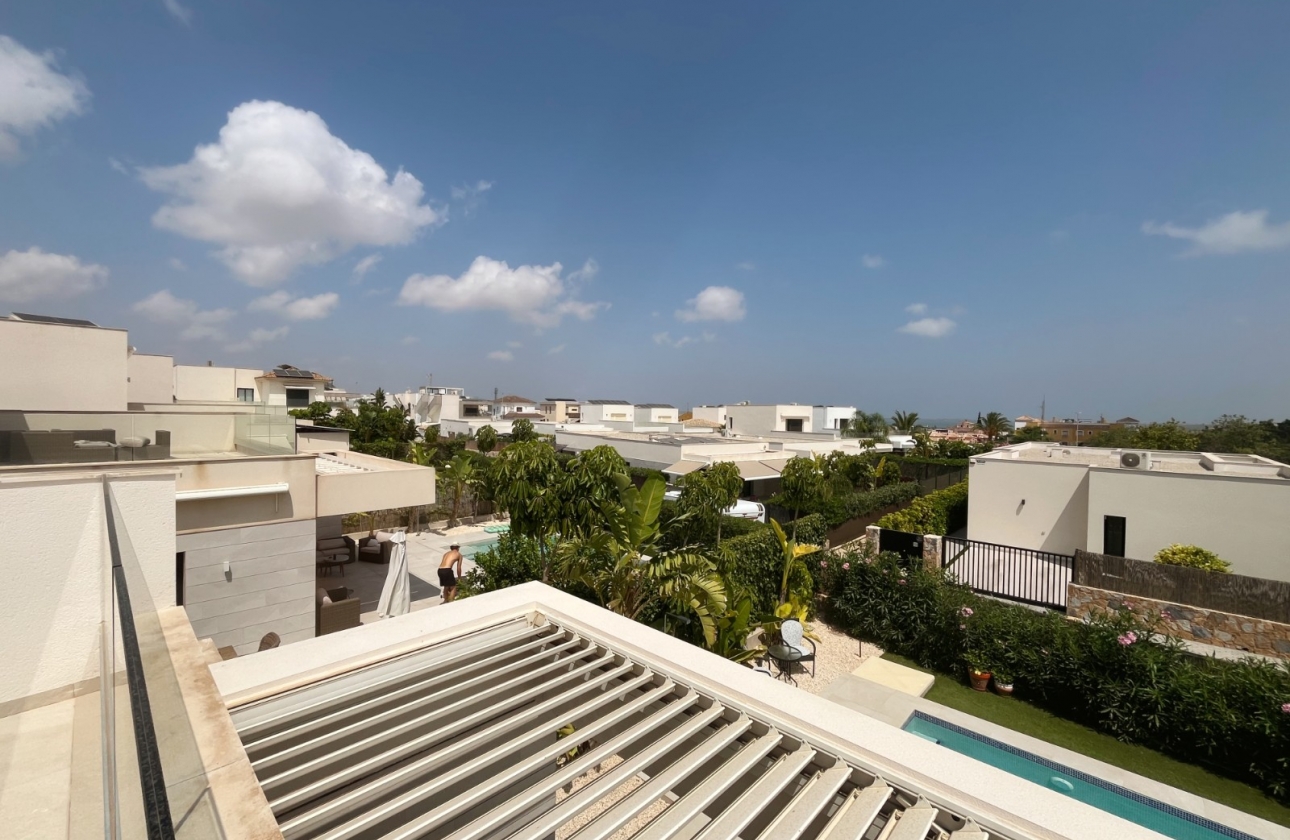 Resale - Villa - Los Montesinos - La Herrada