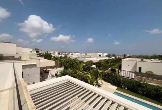 Resale - Villa - Los Montesinos - La Herrada