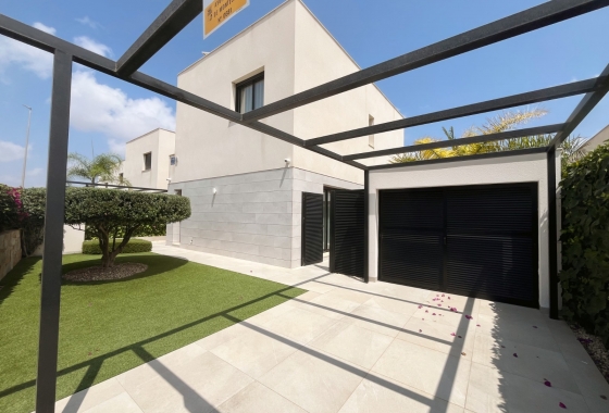 Resale - Villa - Los Montesinos - La Herrada