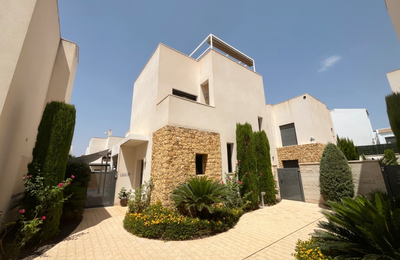 Resale - Villa - Ciudad Quesada - Pueblo Bravo