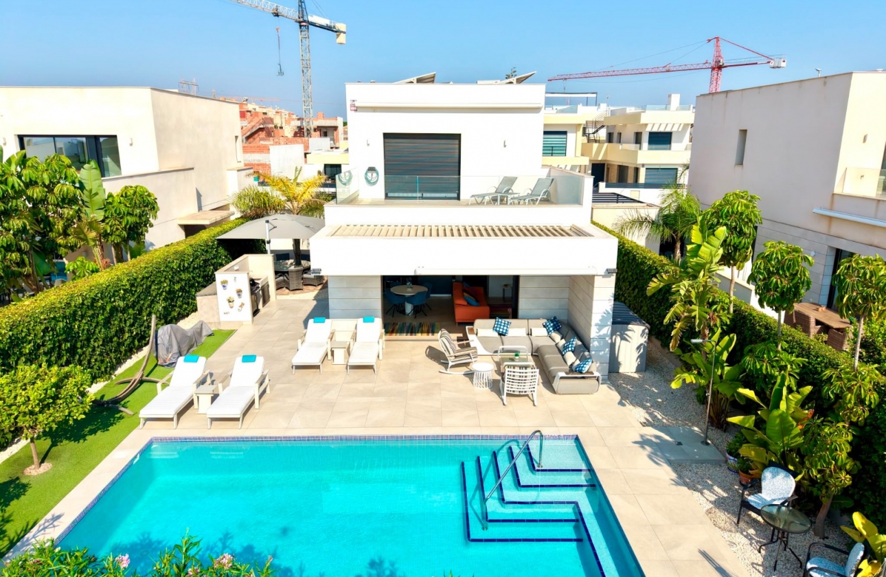Resale - Villa - Los Montesinos - Los Montesinos - Urb. La Herrada