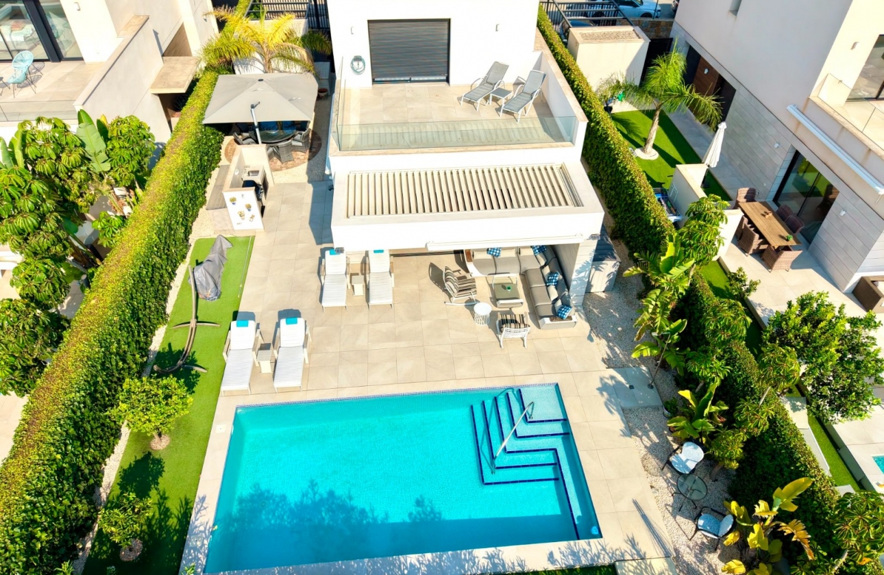 Resale - Villa - Los Montesinos - Los Montesinos - Urb. La Herrada