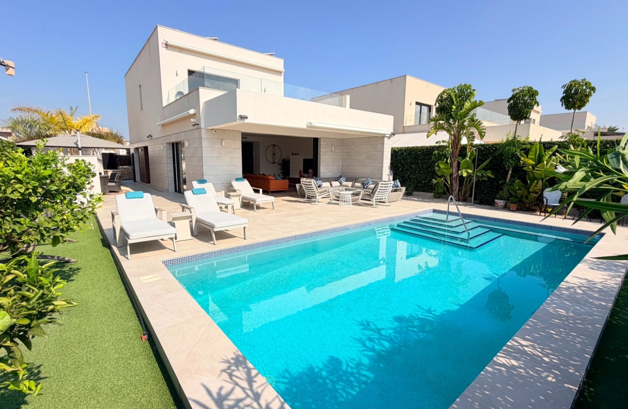Resale - Villa - Los Montesinos - Los Montesinos - Urb. La Herrada