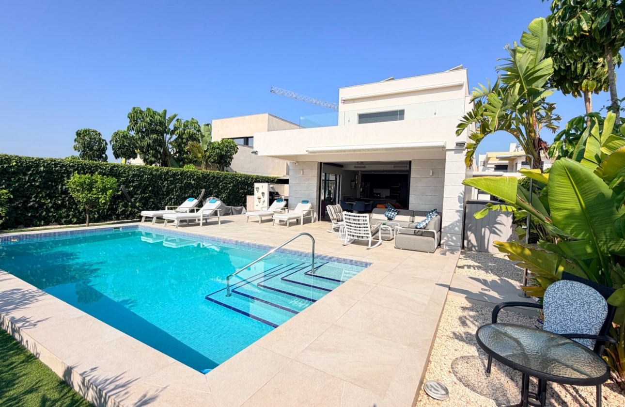 Resale - Villa - Los Montesinos - Los Montesinos - Urb. La Herrada