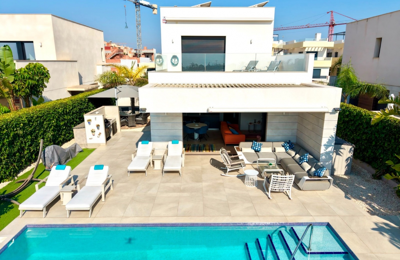 Resale - Villa - Los Montesinos - Los Montesinos - Urb. La Herrada