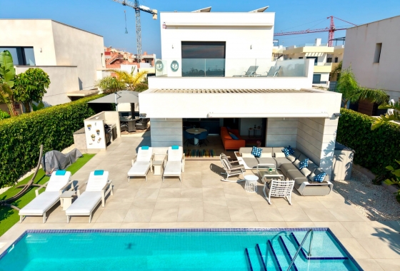 Resale - Villa - Los Montesinos - Los Montesinos - Urb. La Herrada