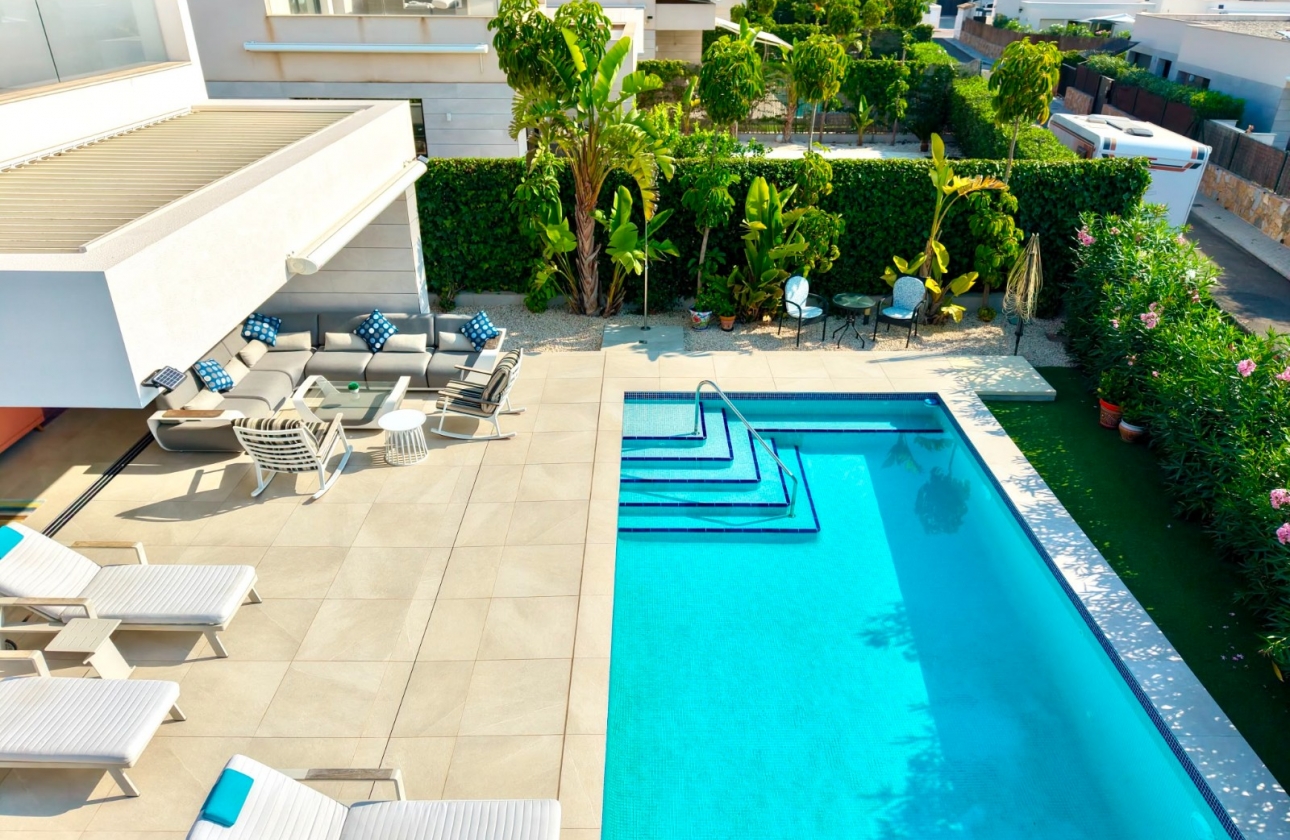 Resale - Villa - Los Montesinos - Los Montesinos - Urb. La Herrada