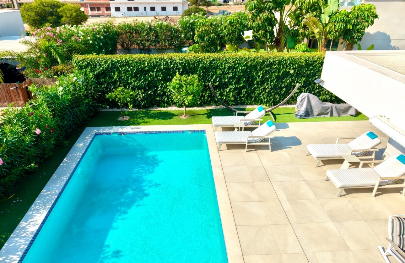 Resale - Villa - Los Montesinos - Los Montesinos - Urb. La Herrada