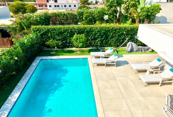 Resale - Villa - Los Montesinos - Los Montesinos - Urb. La Herrada