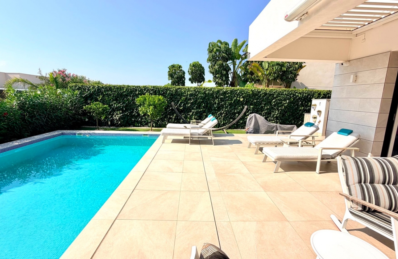Resale - Villa - Los Montesinos - Los Montesinos - Urb. La Herrada