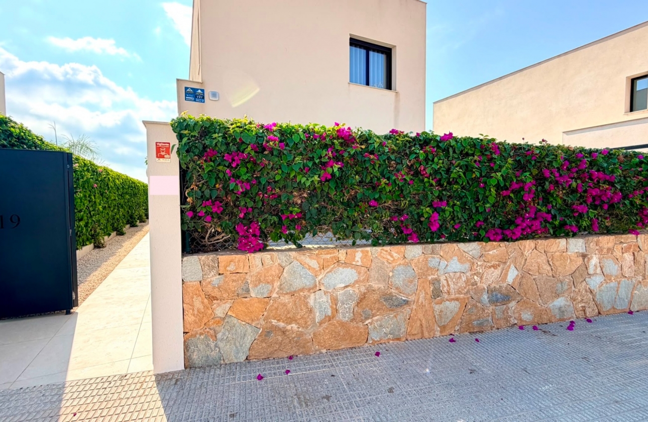 Resale - Villa - Los Montesinos - Los Montesinos - Urb. La Herrada