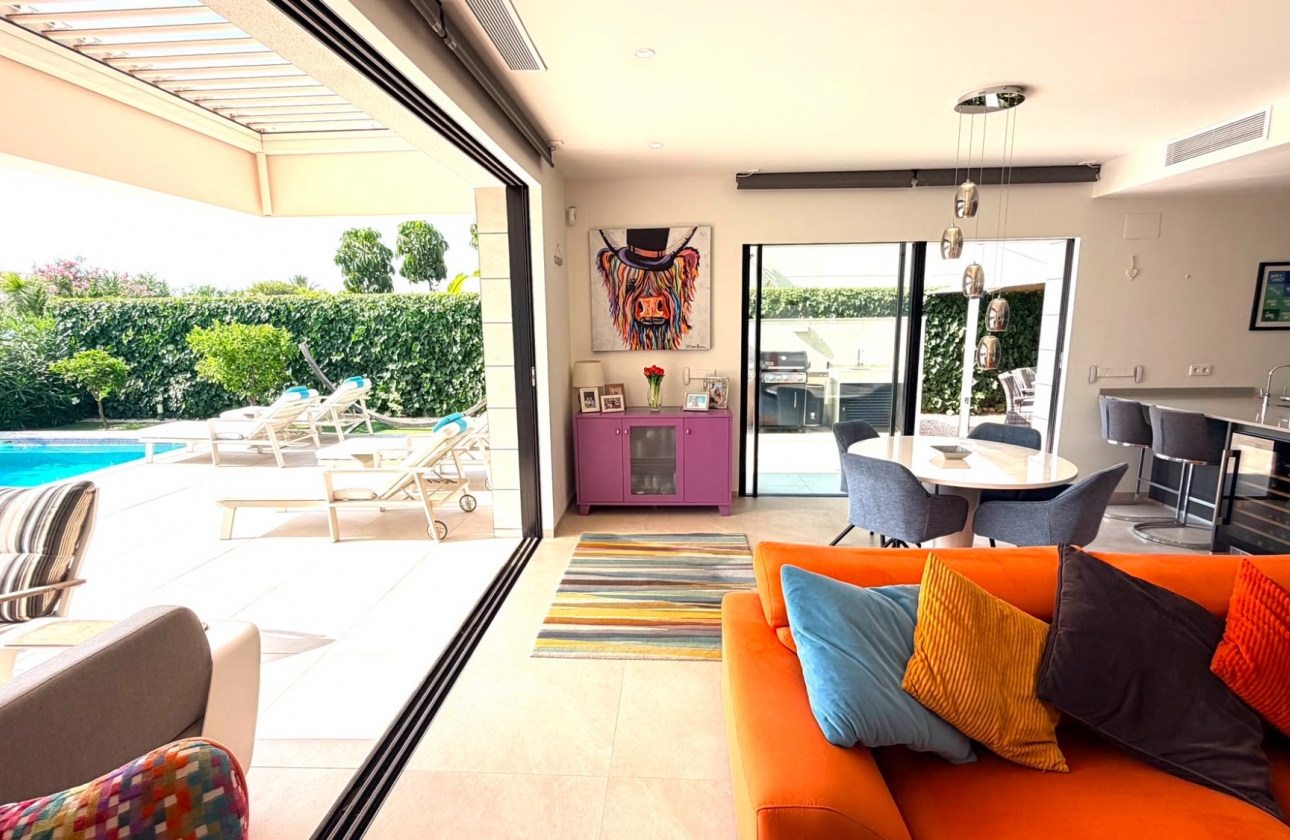 Resale - Villa - Los Montesinos - Los Montesinos - Urb. La Herrada