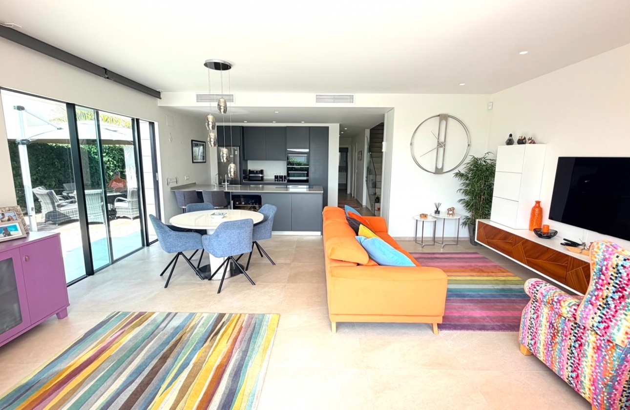 Resale - Villa - Los Montesinos - Los Montesinos - Urb. La Herrada
