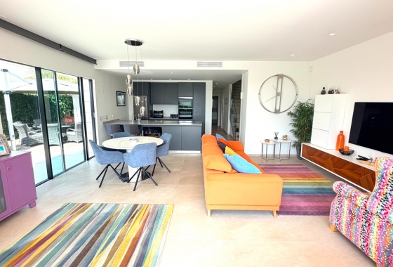 Resale - Villa - Los Montesinos - Los Montesinos - Urb. La Herrada