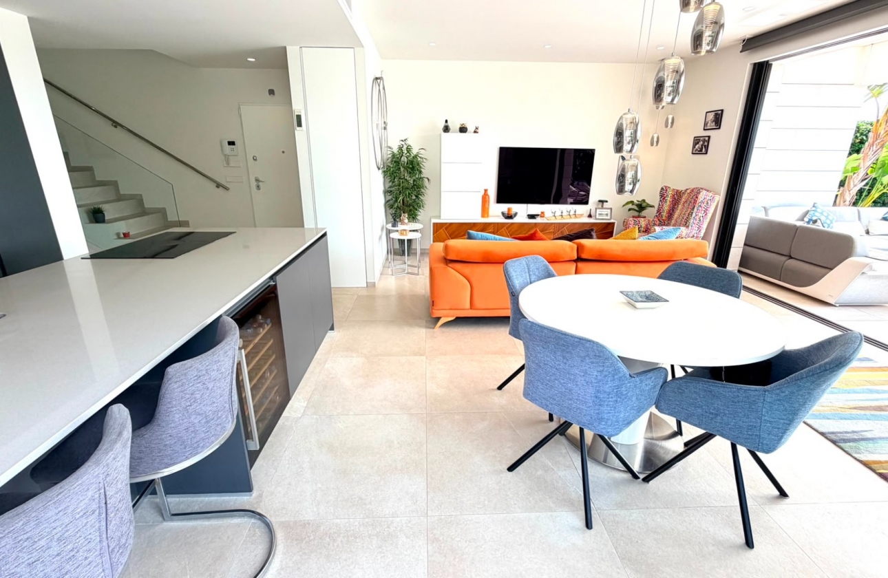 Resale - Villa - Los Montesinos - Los Montesinos - Urb. La Herrada