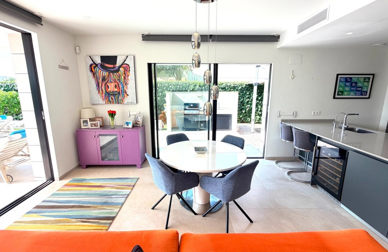 Resale - Villa - Los Montesinos - Los Montesinos - Urb. La Herrada