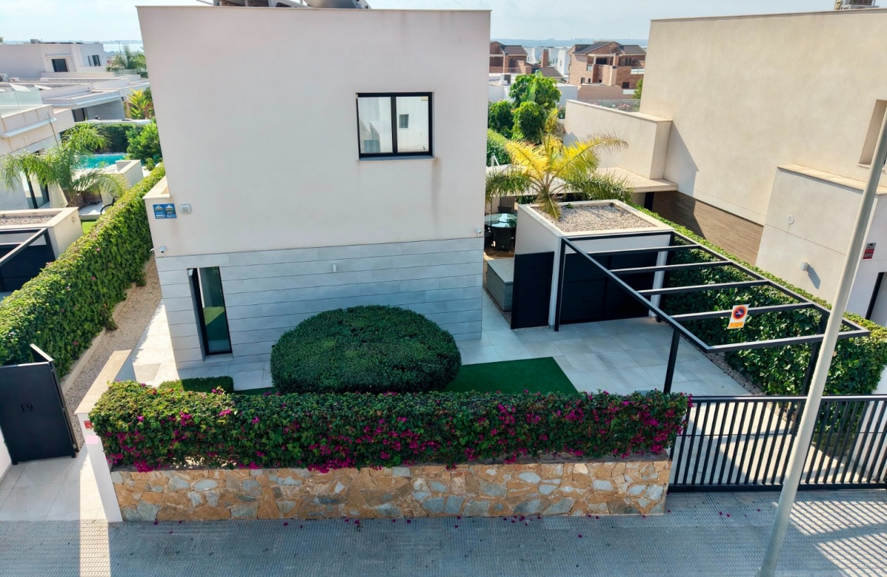 Resale - Villa - Los Montesinos - Los Montesinos - Urb. La Herrada