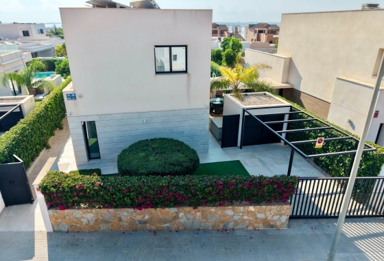 Resale - Villa - Los Montesinos - Los Montesinos - Urb. La Herrada