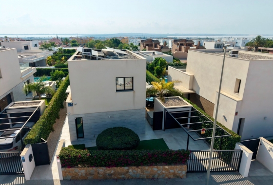 Resale - Villa - Los Montesinos - Los Montesinos - Urb. La Herrada