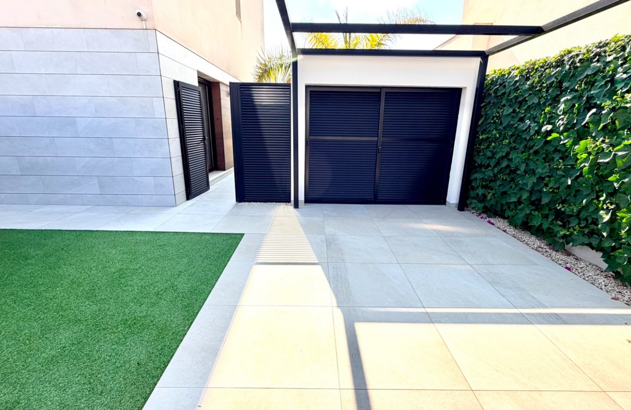 Resale - Villa - Los Montesinos - Los Montesinos - Urb. La Herrada